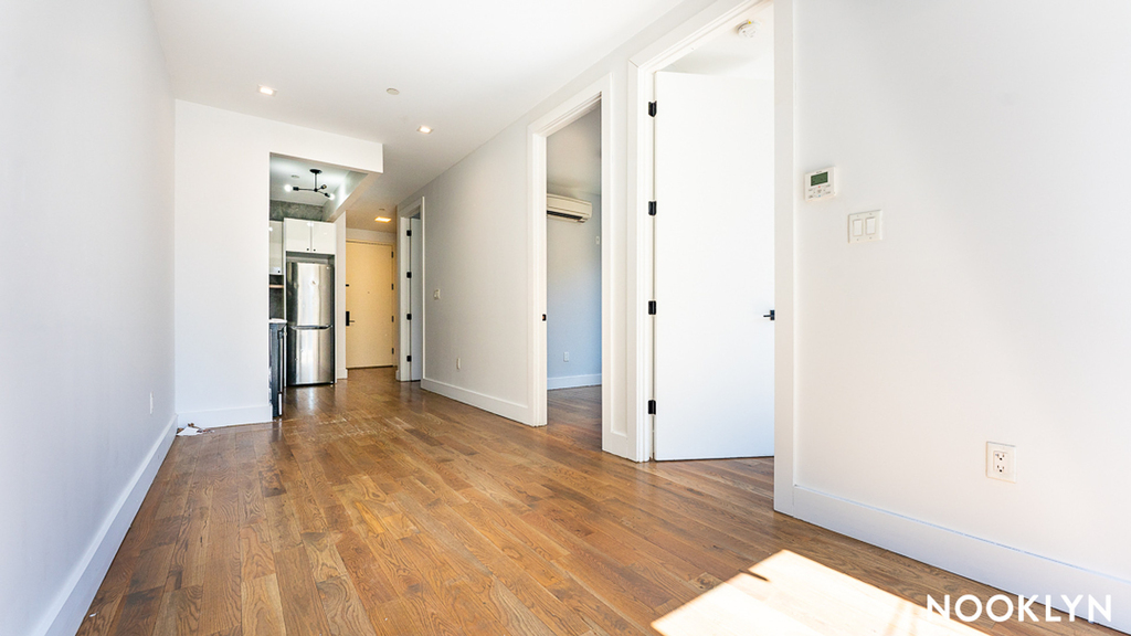 916 Bergen St - Photo 3