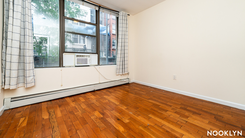 73 Pineapple St - Photo 2