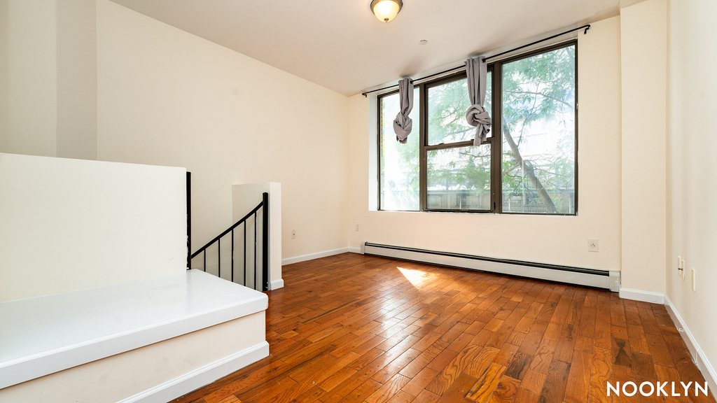 73 Pineapple St - Photo 1