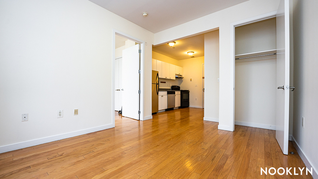 924 Metropolitan Ave - Photo 0