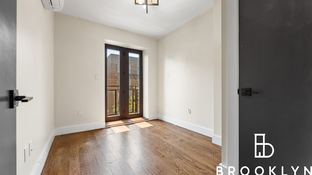 659 Hancock St - Photo 10