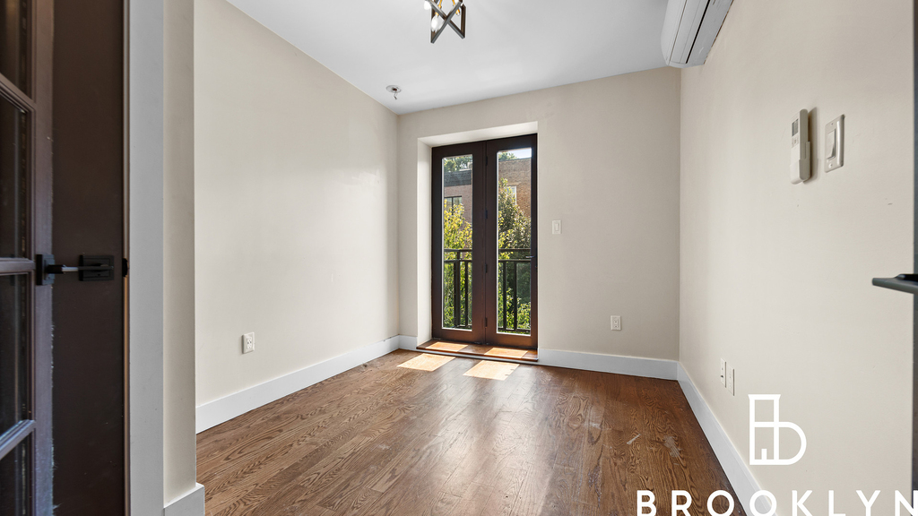 659 Hancock St - Photo 1
