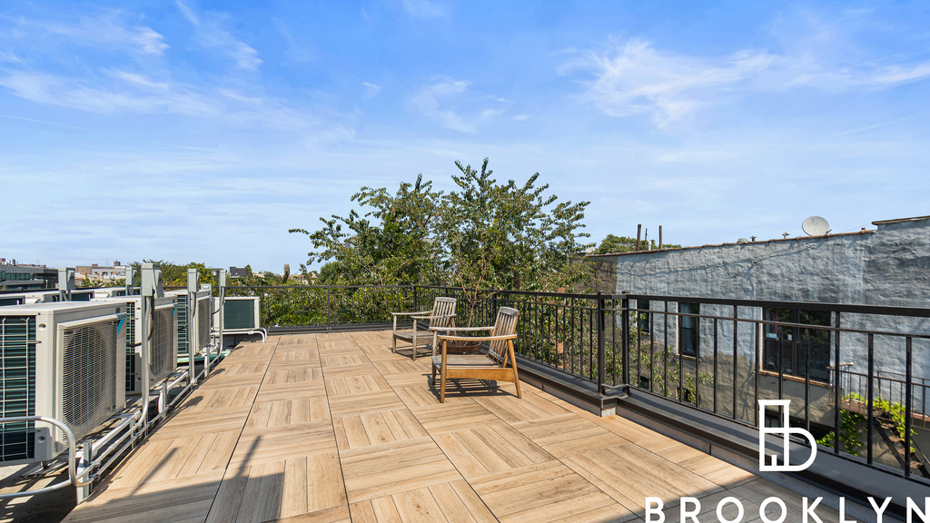 659 Hancock St - Photo 13