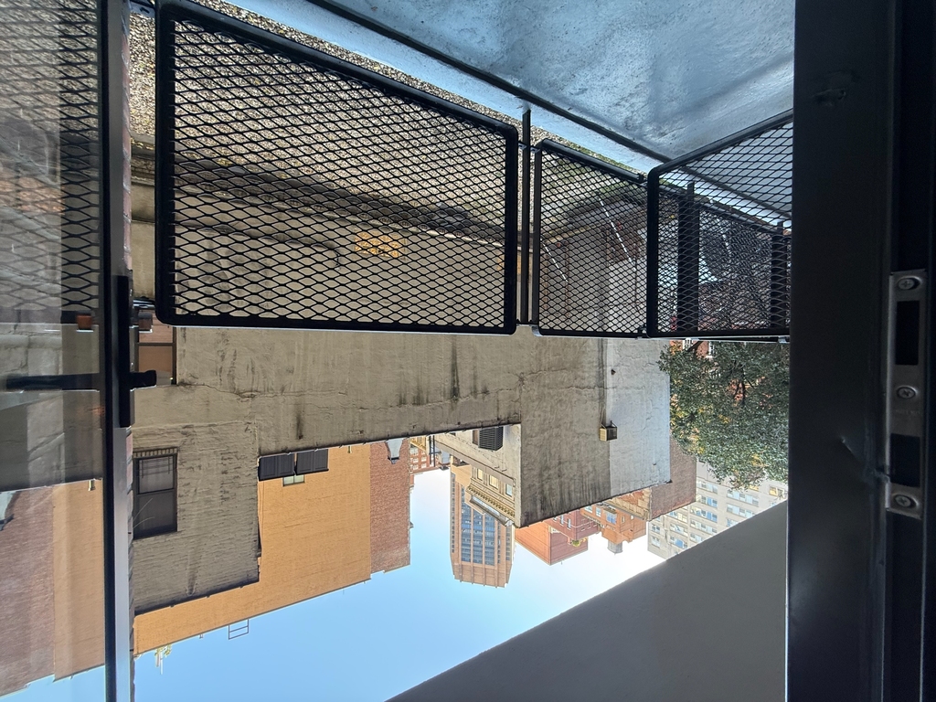 165East 35th Street - Photo 6