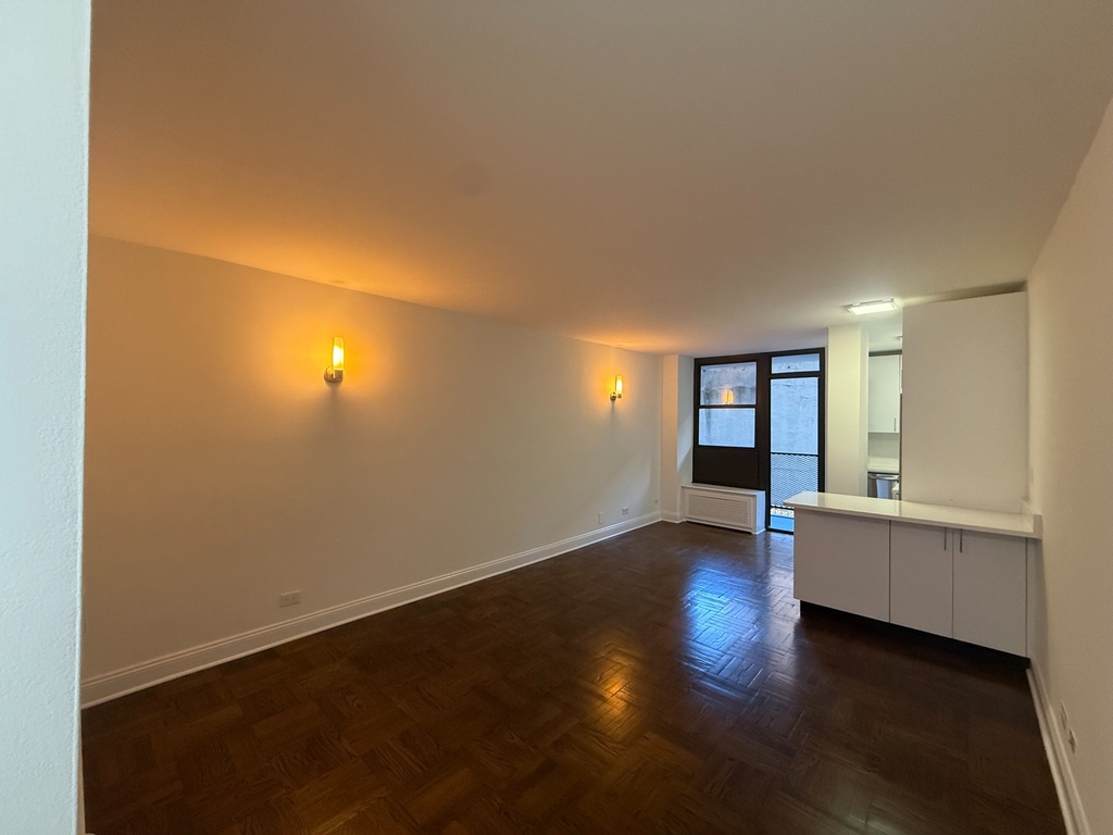 165East 35th Street - Photo 0