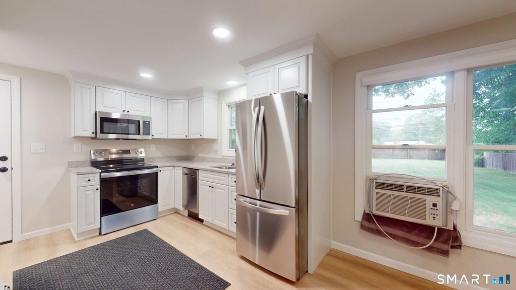 16 Arrow Street - Photo 3