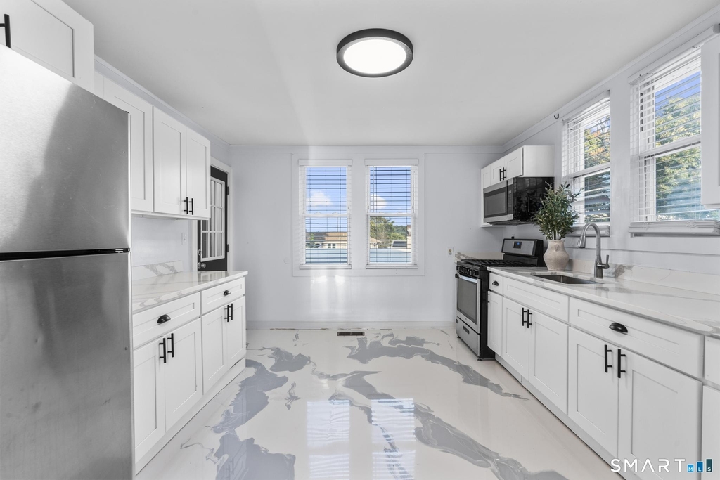 315 Marion Street - Photo 17