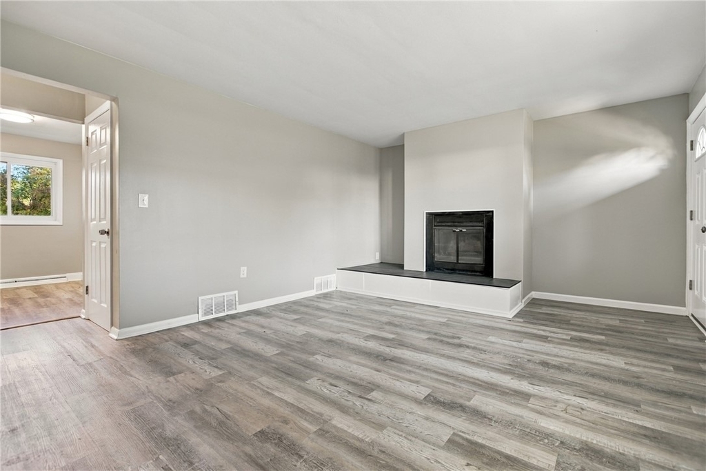 180 Highland Drive - Photo 2