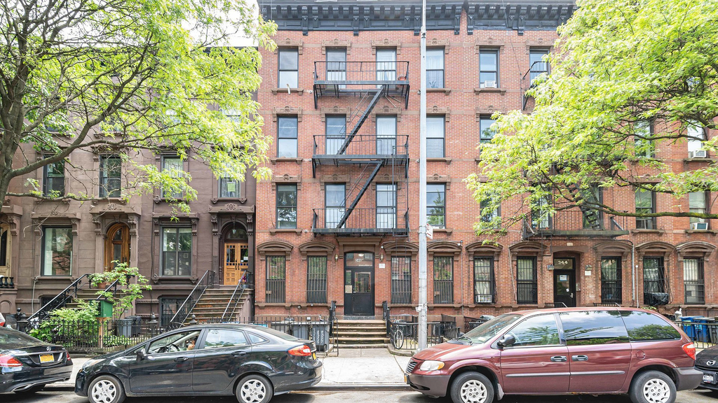 /346 Gates Ave - Photo 4