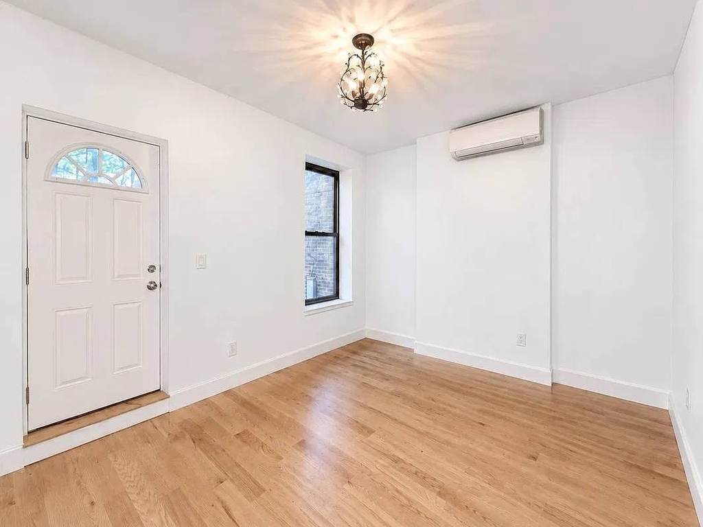 565 Saint Johns Pl - Photo 2