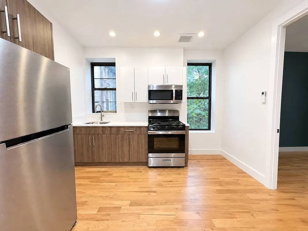 565 Saint Johns Pl - Photo 0
