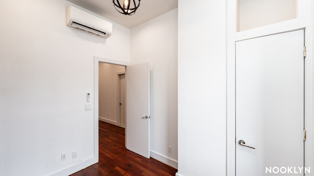 276 Boerum St - Photo 5