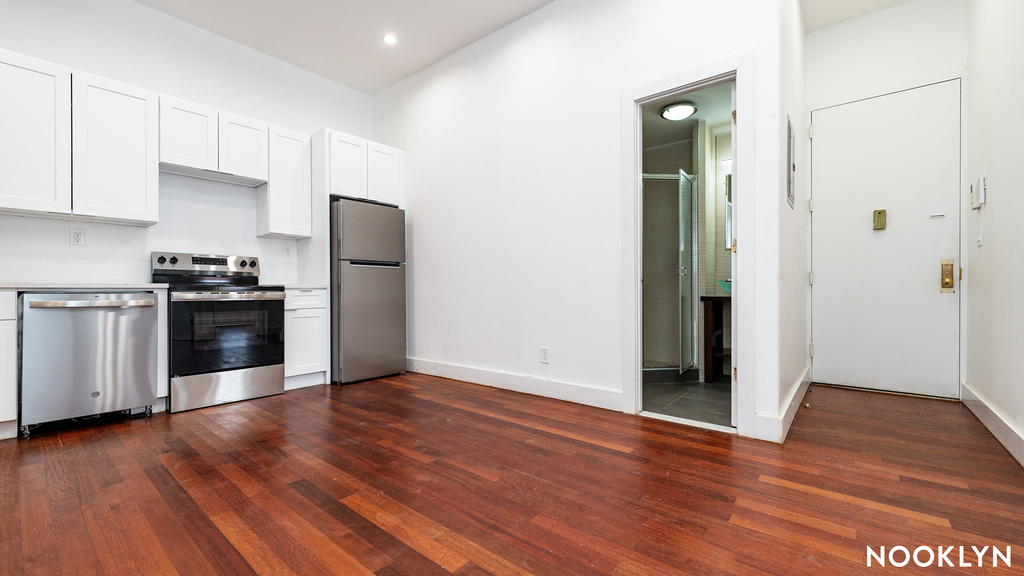 276 Boerum St - Photo 1