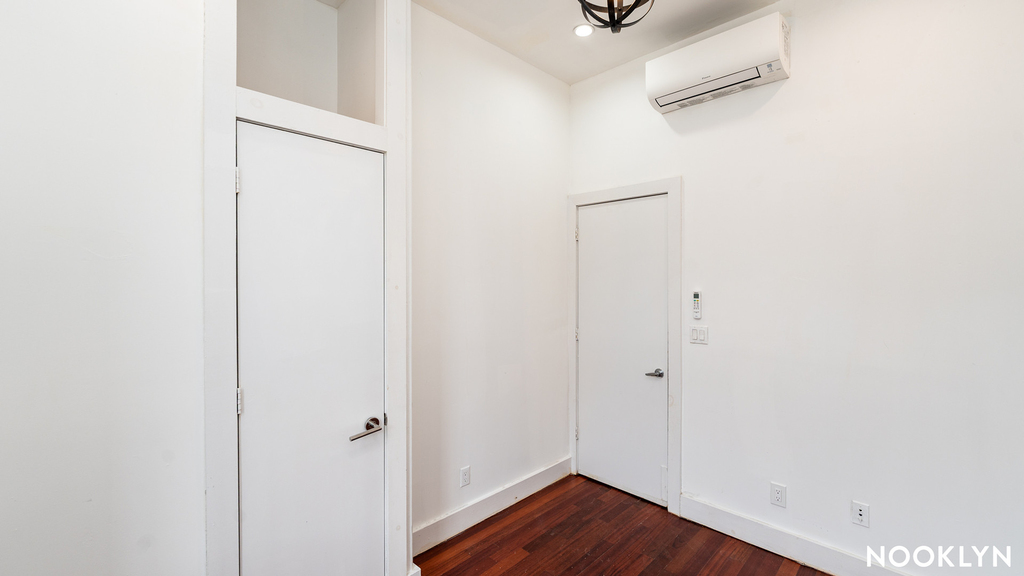 276 Boerum St - Photo 14