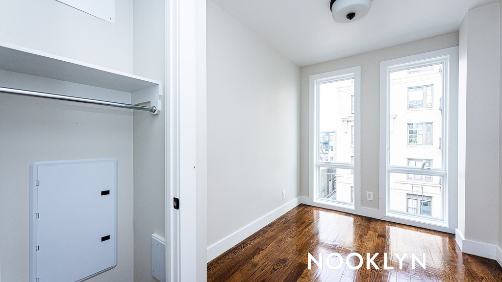 85 Graham Ave - Photo 4
