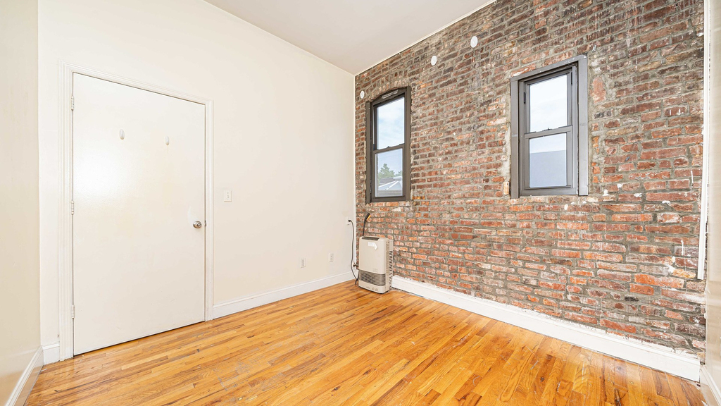 346 Gates Ave - Photo 3