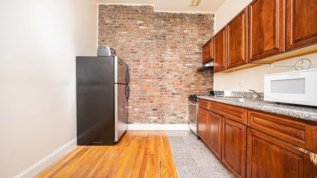 346 Gates Ave - Photo 5