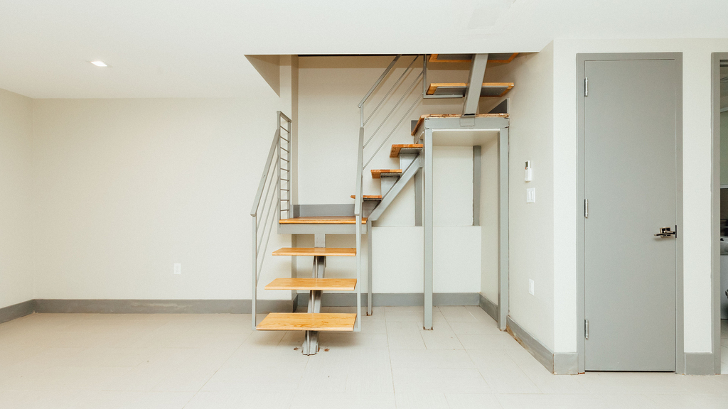 337 Melrose St - Photo 2