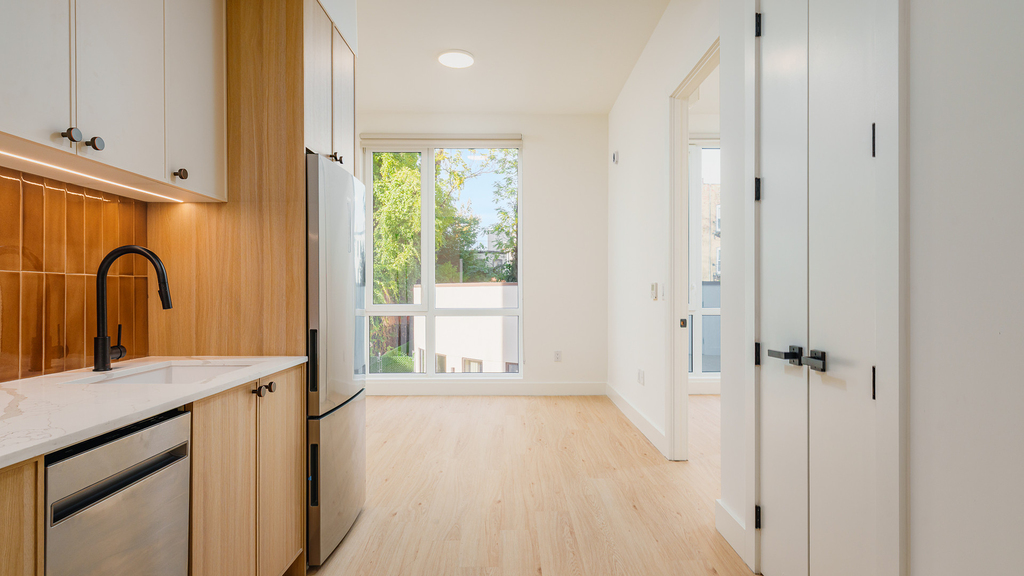 733 Lincoln Pl - Photo 4