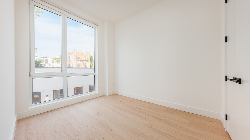 733 Lincoln Pl - Photo 1