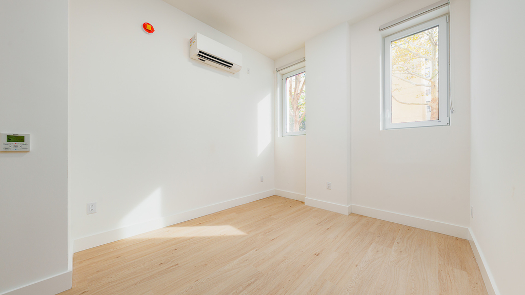733 Lincoln Pl - Photo 2