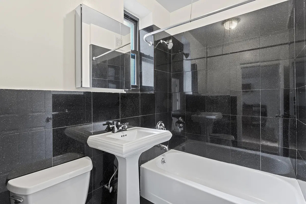 201-205 West 11th Street - Photo 6