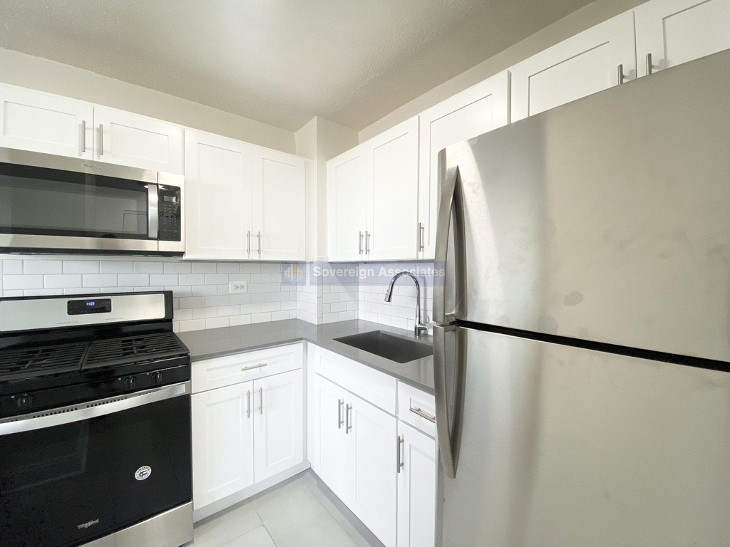 3333 Broadway - Photo 2