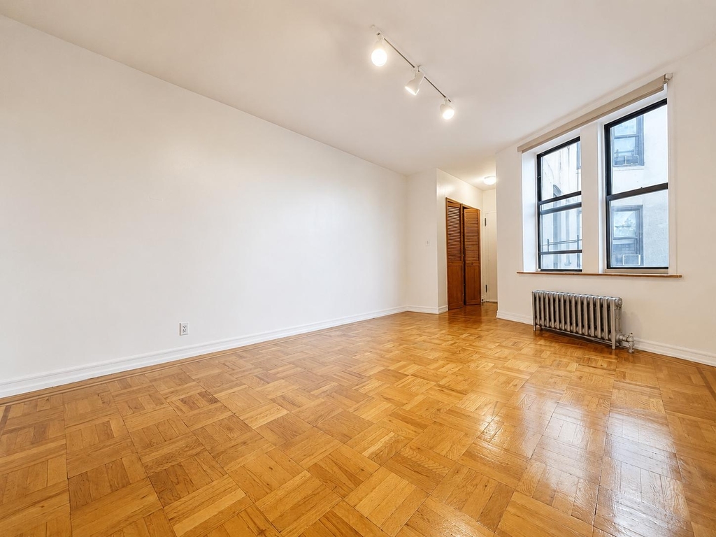 10 Adrian Avenue - Photo 3
