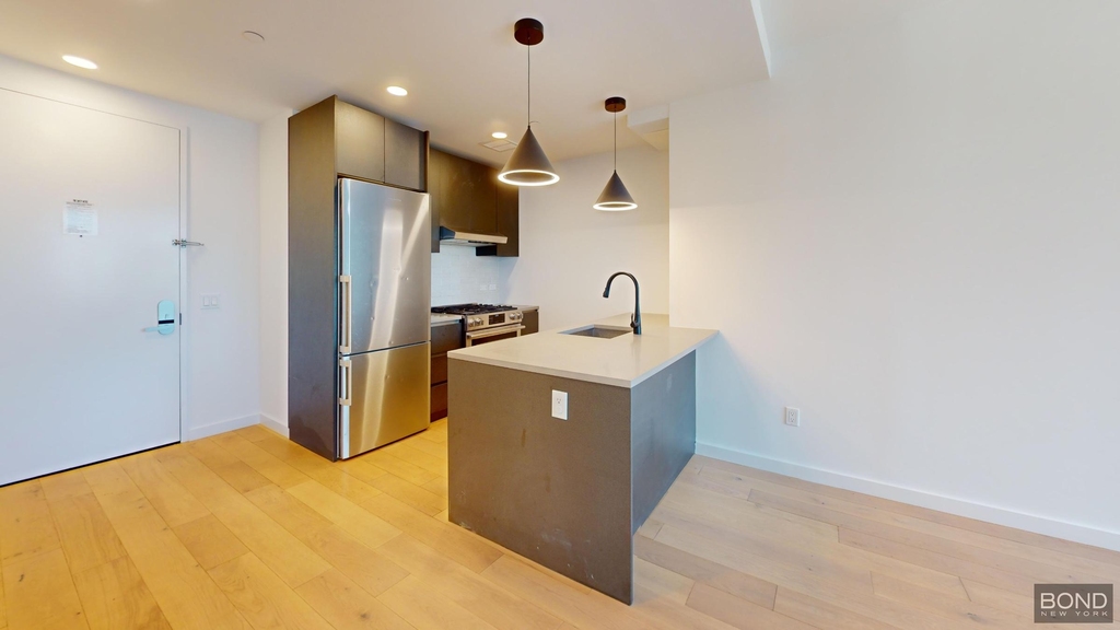 144-74 Northern Boulevard - Photo 3