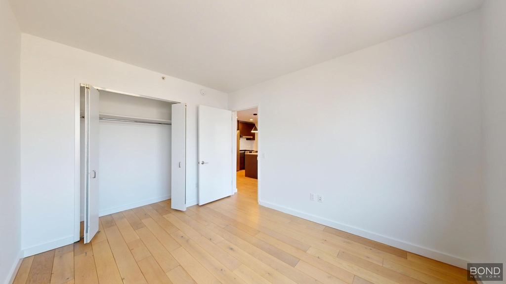 144-74 Northern Boulevard - Photo 9