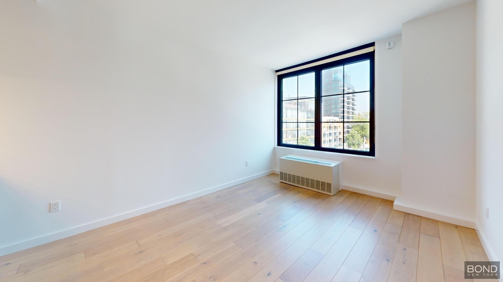 144-74 Northern Boulevard - Photo 8