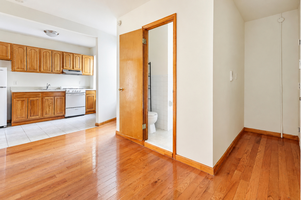 328 East 14th St - Photo 3