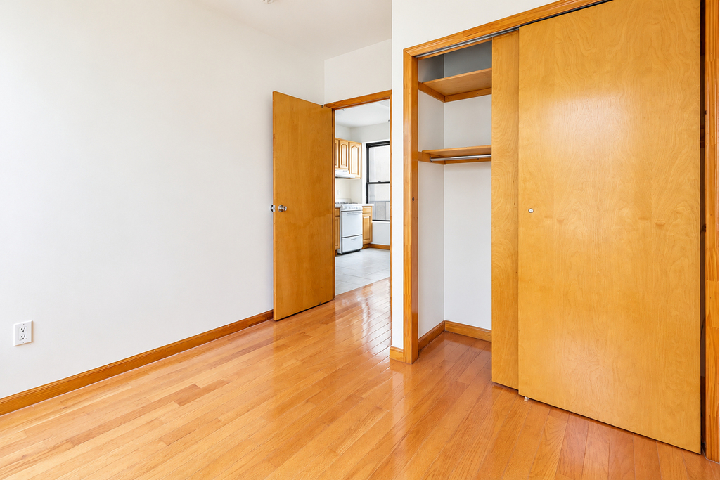 328 East 14th St - Photo 4