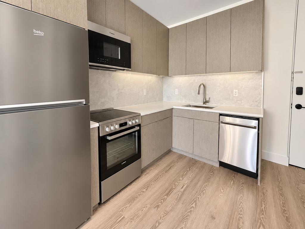 706 East 32nd Street - Photo 3