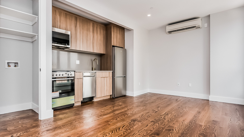 11-24 31st Dr 11106 - Photo 9