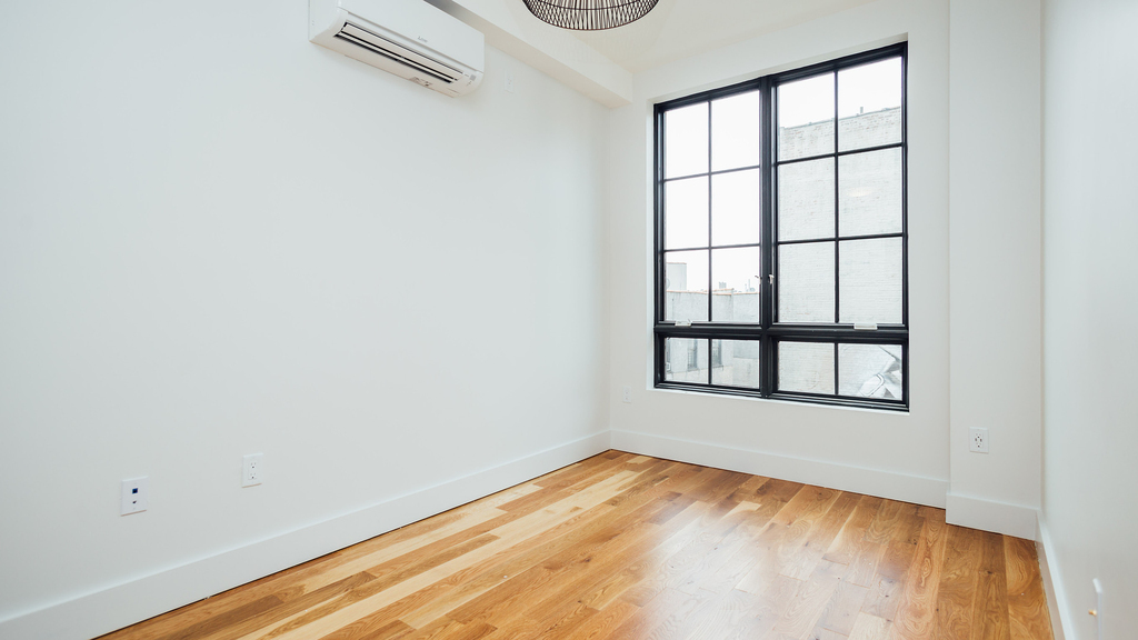 12 Ford St 11213 - Photo 1