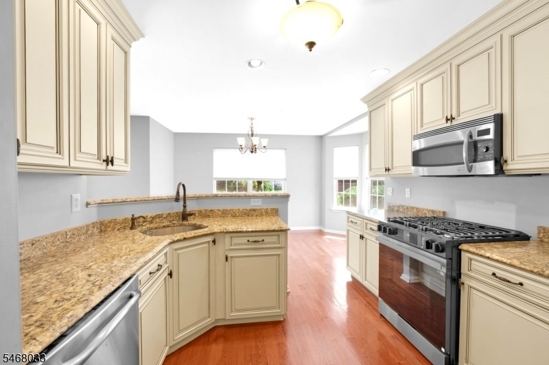 418 Dalton Ct - Photo 7