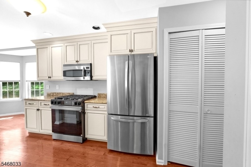 418 Dalton Ct - Photo 8
