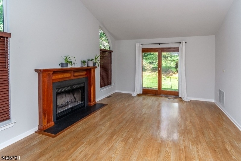 325 Greenfield Rd - Photo 2