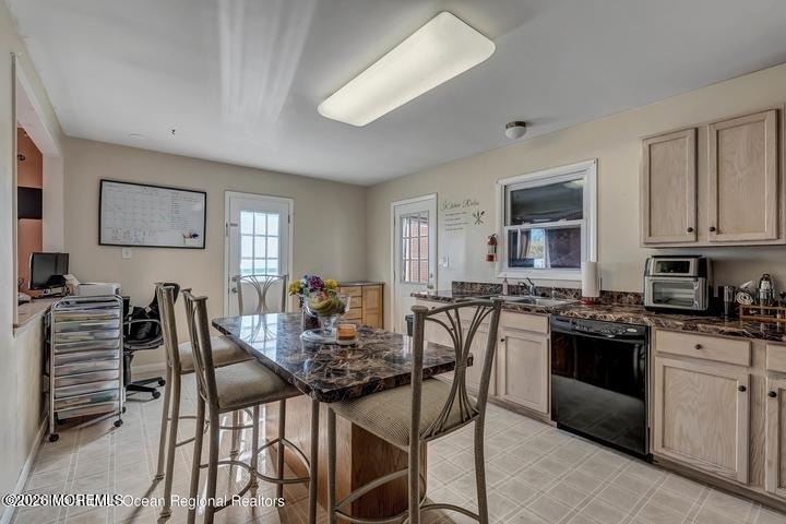 663 Kennedy Street - Photo 6