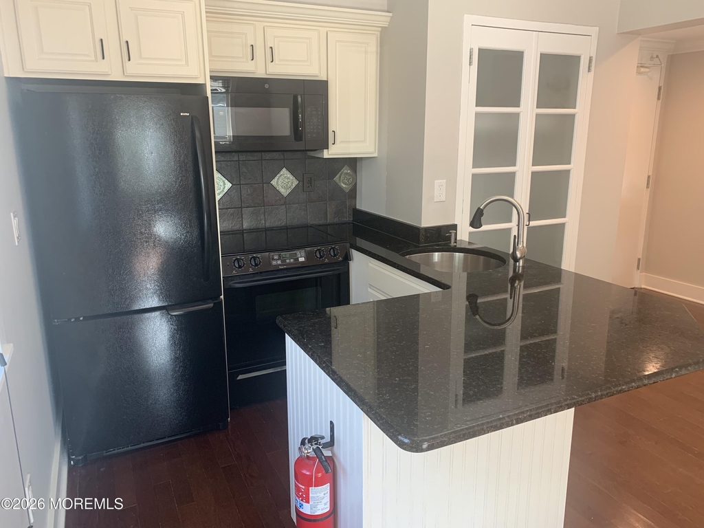 21 Leroy Place - Photo 4