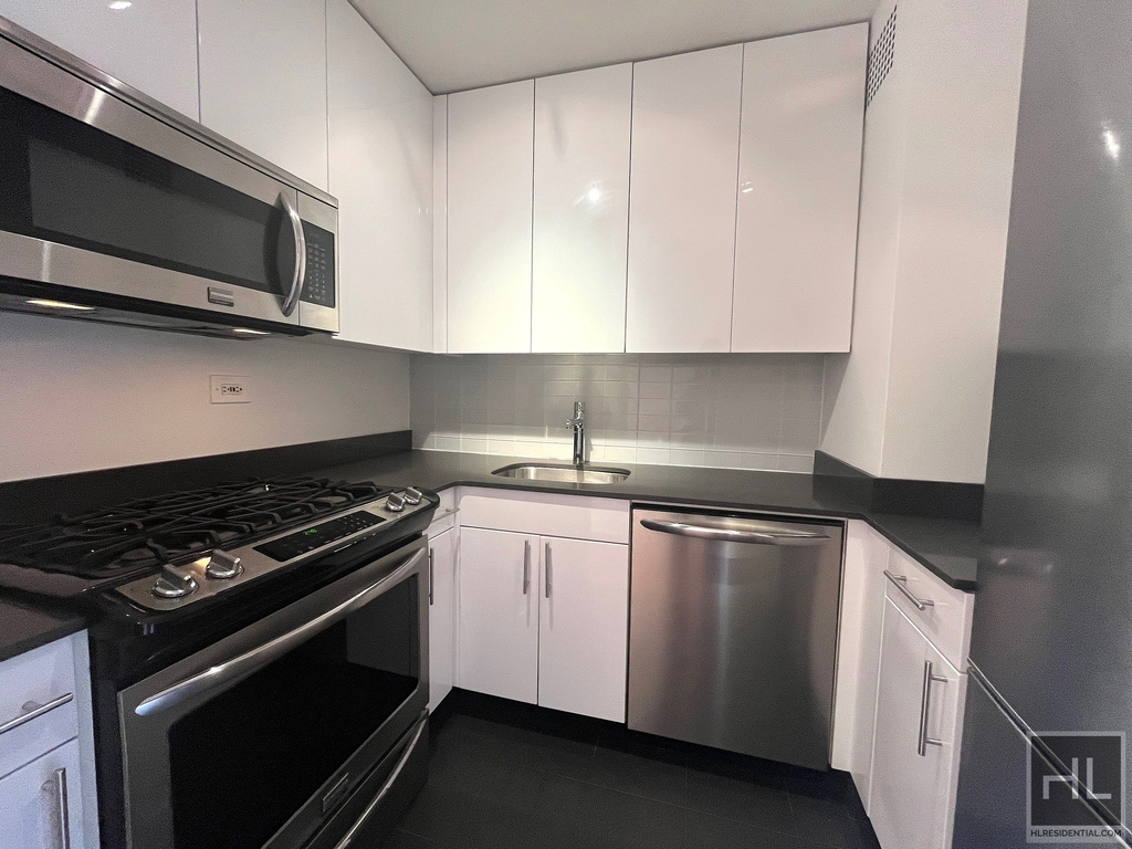 East 34th Street - Photo 4
