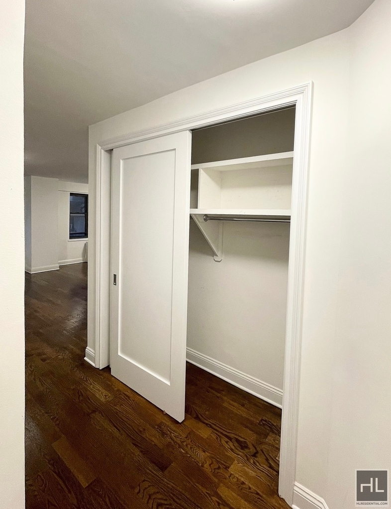 East 56 Street - Photo 4
