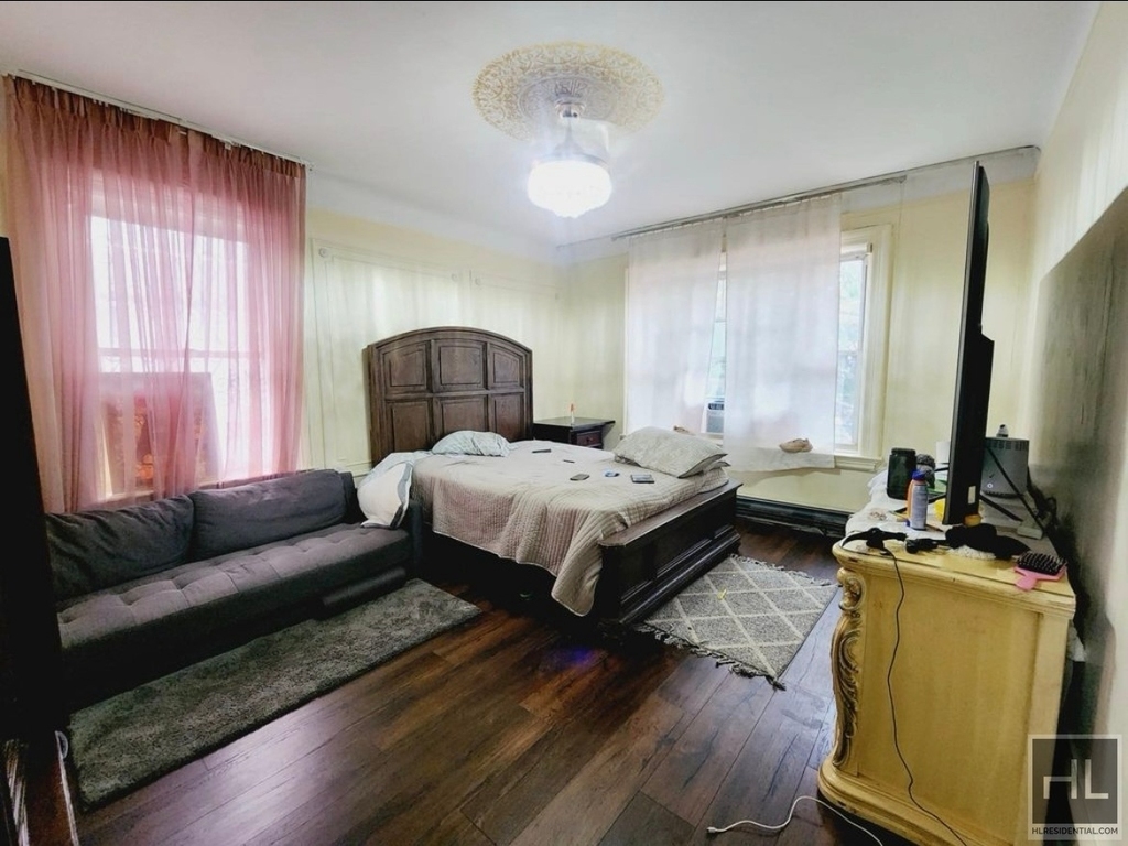 8015 21 Avenue - Photo 4