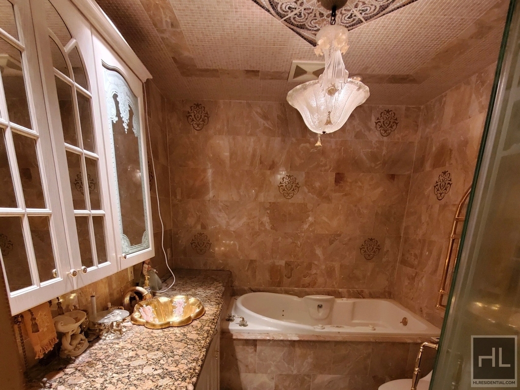 8015 21 Avenue - Photo 10
