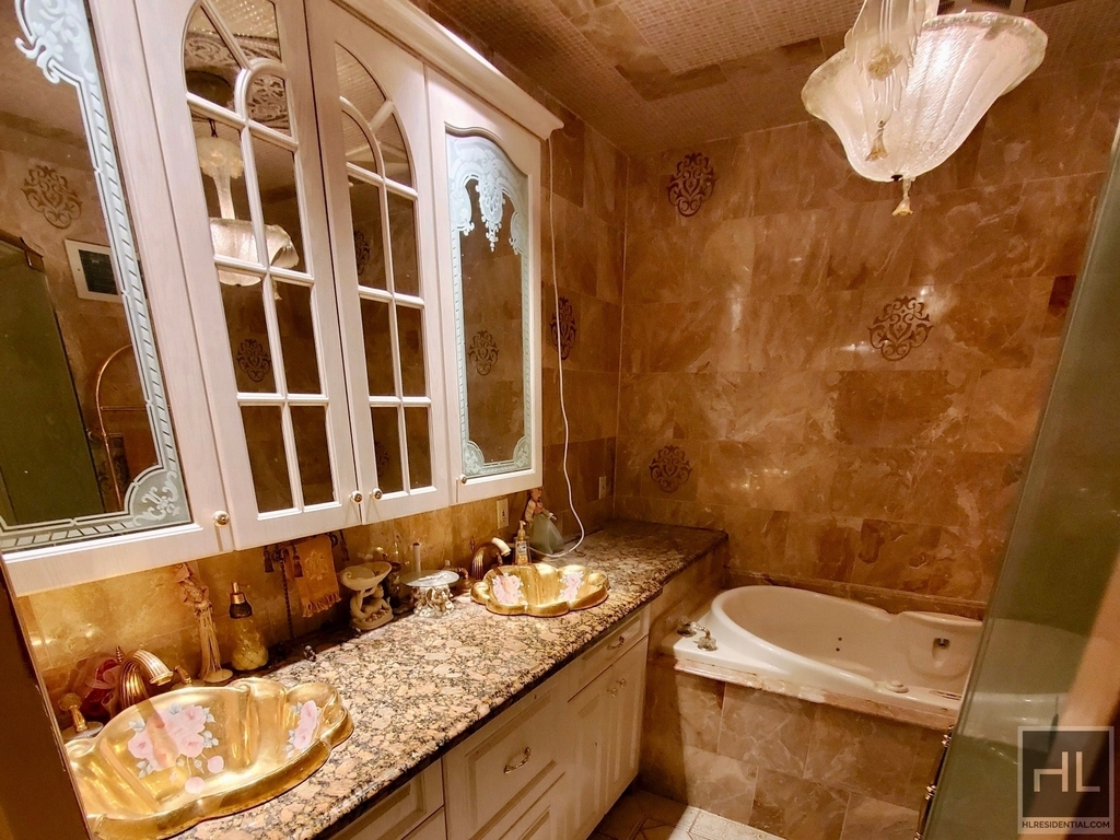 8015 21 Avenue - Photo 9
