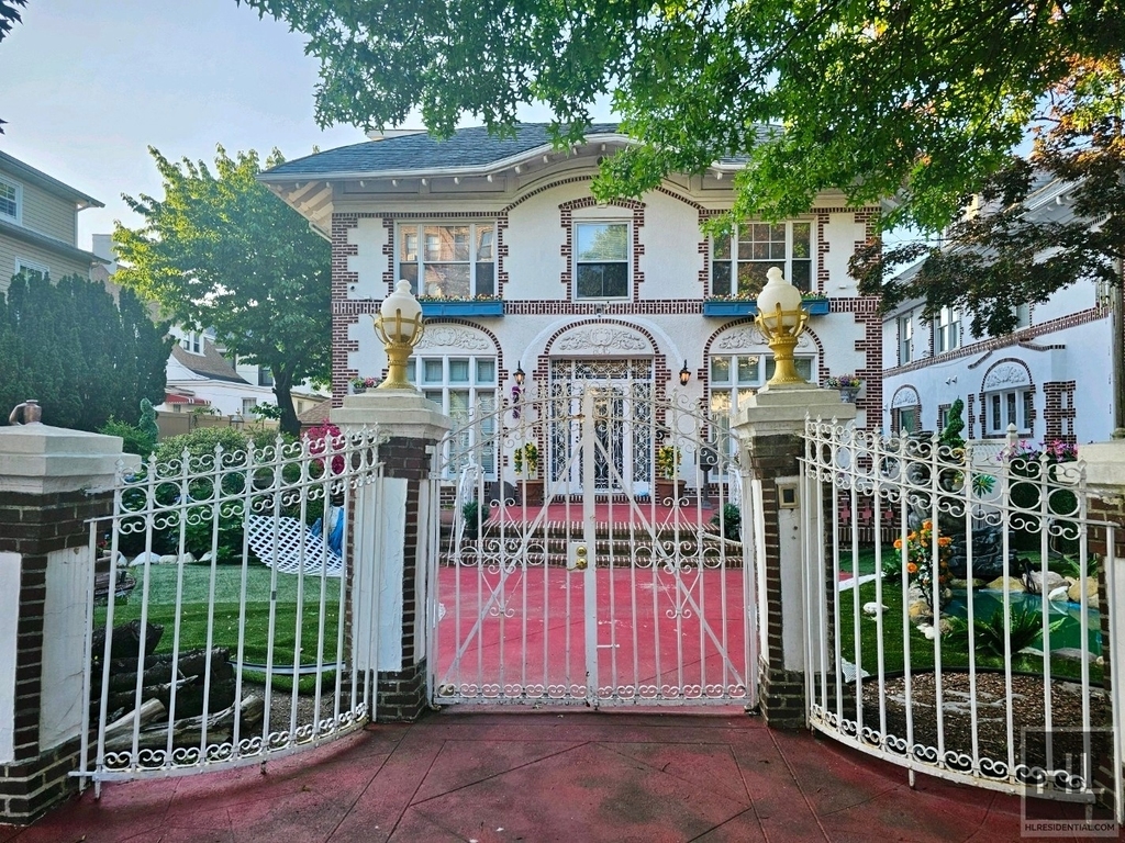 8015 21 Avenue - Photo 17