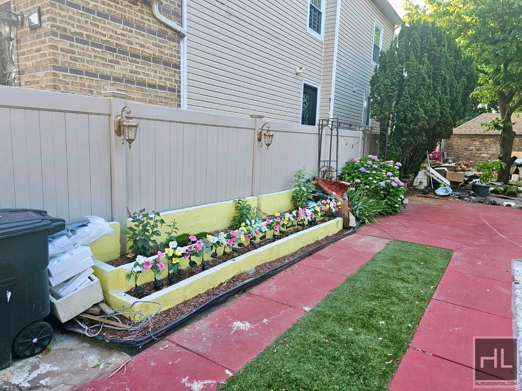 8015 21 Avenue - Photo 16