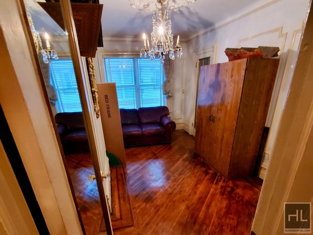 8015 21 Avenue - Photo 8
