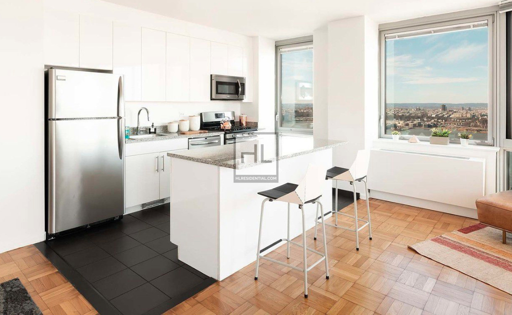 West 37th Street - Photo 1